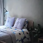 Oceanic & Trendy Two Bedroom Apartment With Free Parking
