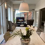 Luxury City Seafront Apartment With Balcony