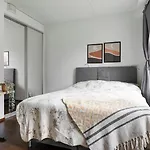 City Flat With A Sauna & Balcony