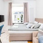 Elegant Studio In Downtown - Free Wi-Fi