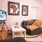 Peaceful Stay - Near Kaari Mall, 5 Min To Train