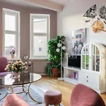 Lovely Vintage Suite, Autohalli