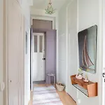 Lovely Vintage Suite, Autohalli