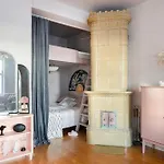 Lovely Vintage Suite, Autohalli