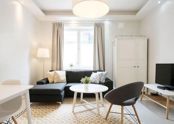 1, 5 Bedroom Stylish Family Apartment