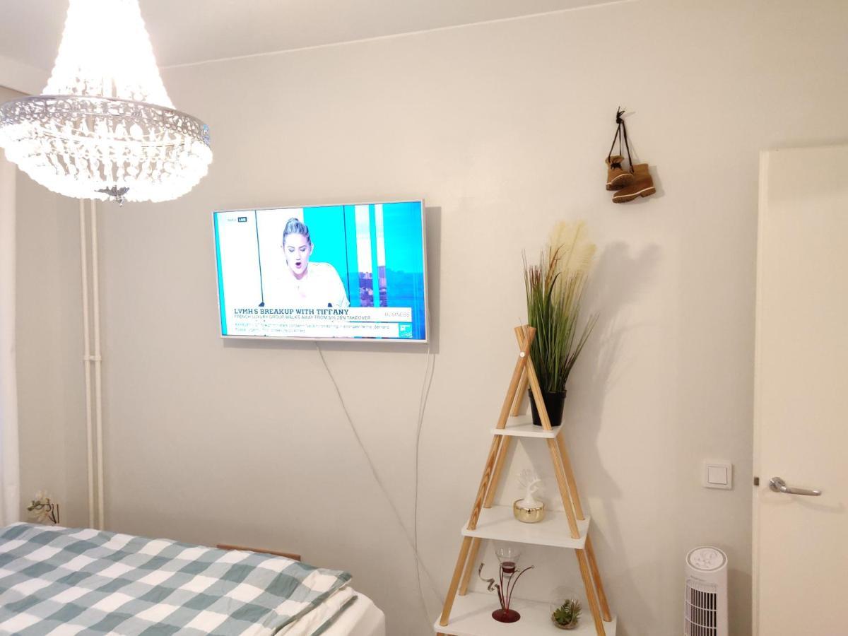 3bed 18 Mins By Metro To Centre Huoneisto