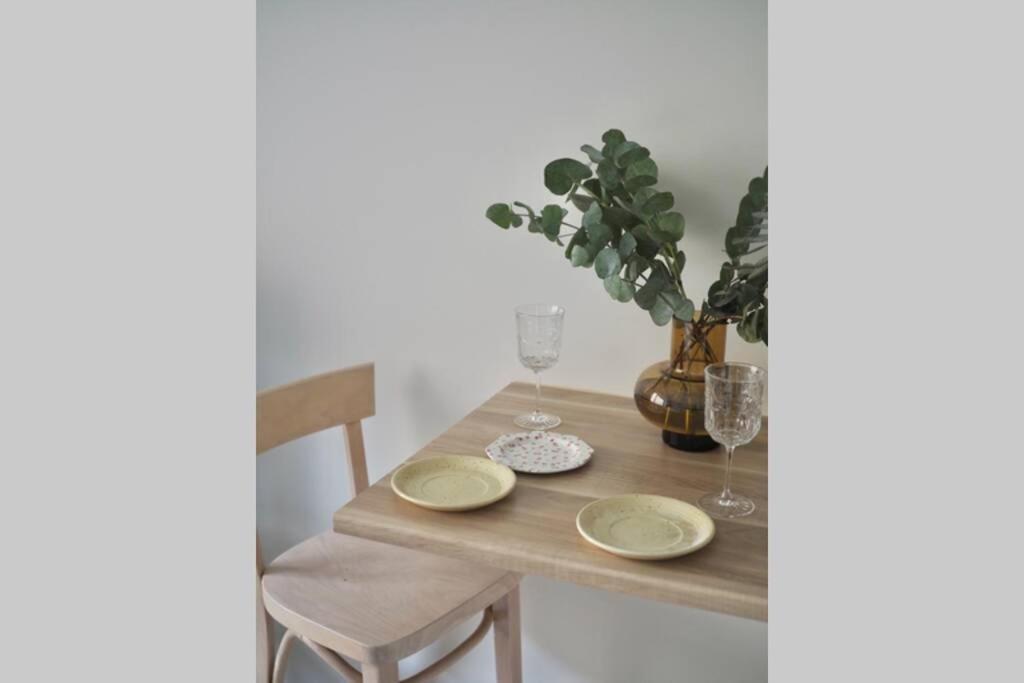 Beautiful Design In The Heart Of Kallio Huoneisto Helsinki