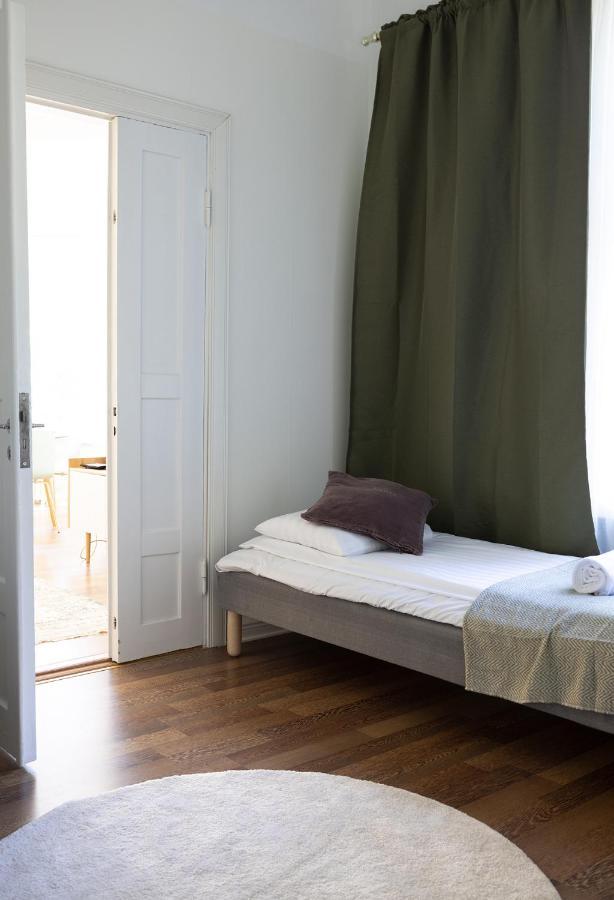 Huoneisto 2ndhomes City Center 2br By The Finnish National Theatre With Balcony And Park View