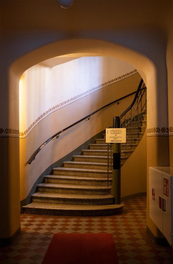 Huoneisto 2ndhomes City Center 2br By The Finnish National Theatre With Balcony And Park View Helsinki
