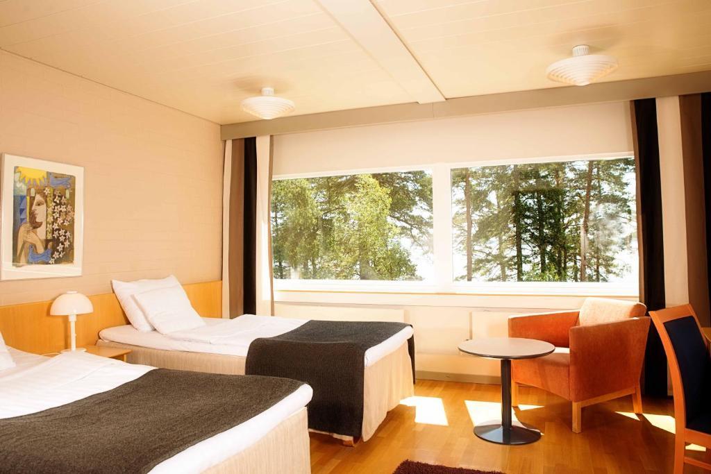 Hotelli Rantapuisto 4*