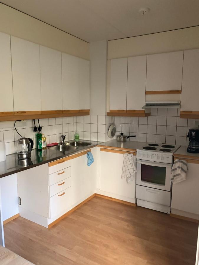Huoneisto Spacious Family Apt By Metro, Beach, Shopping Centre, Golf, Parks