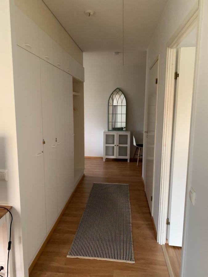 Huoneisto Spacious Family Apt By Metro, Beach, Shopping Centre, Golf, Parks Helsinki