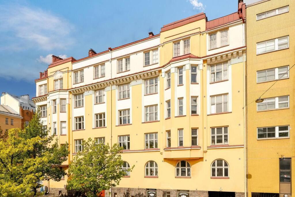 Luxury Pink Suite, Autohalli * Helsinki