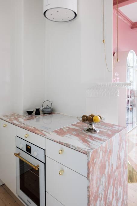 Luxury Pink Suite, Autohalli Huoneisto Helsinki