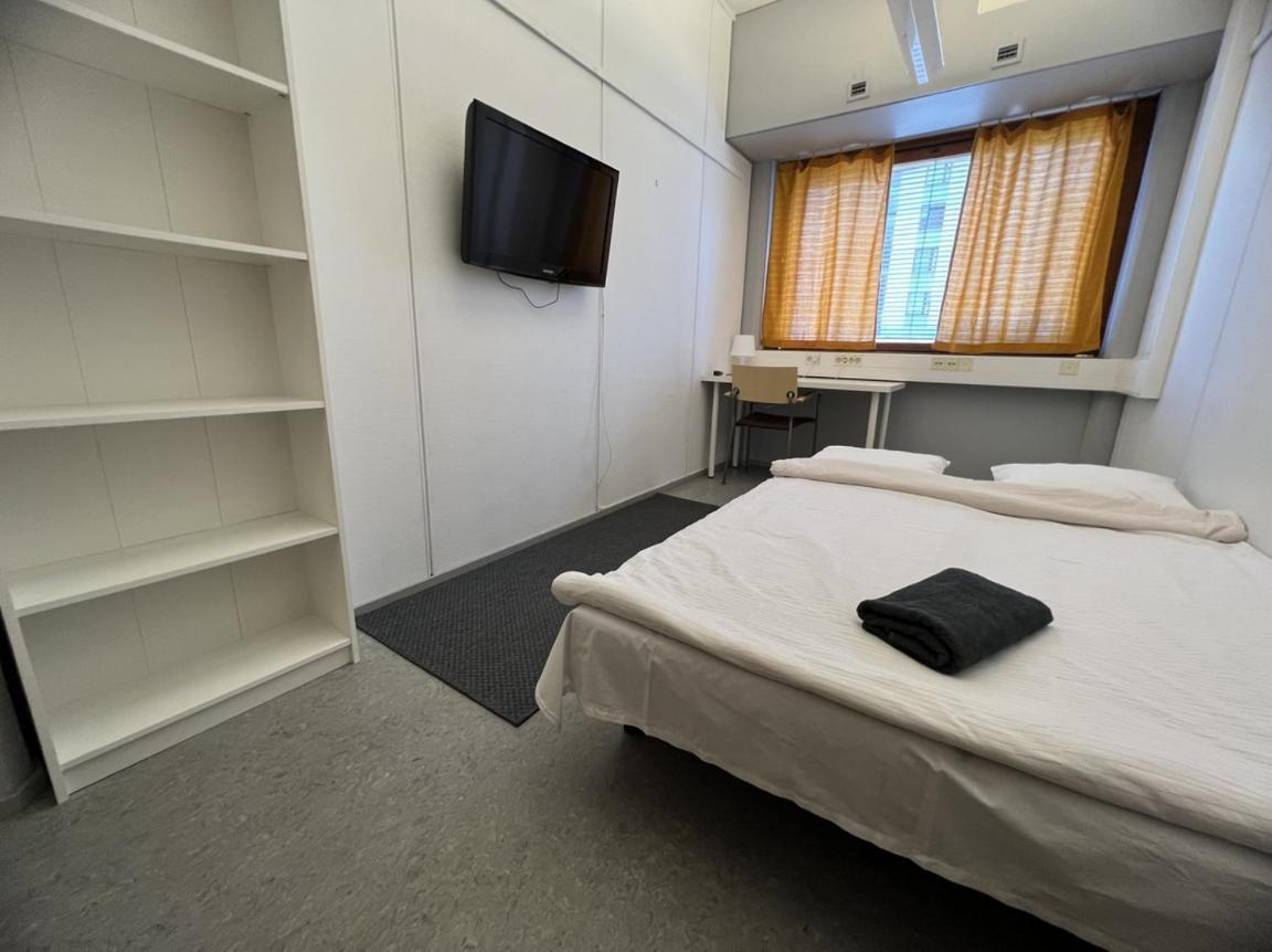 Hostelli Office House Services 219