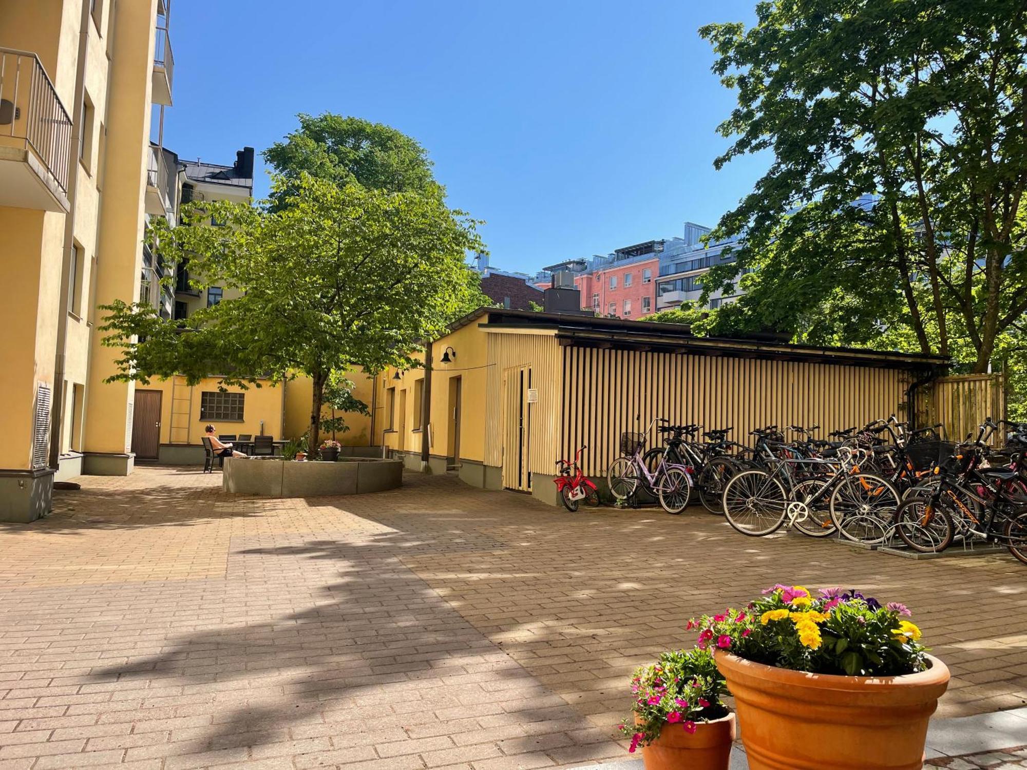 Huoneisto Modern With Own Patio