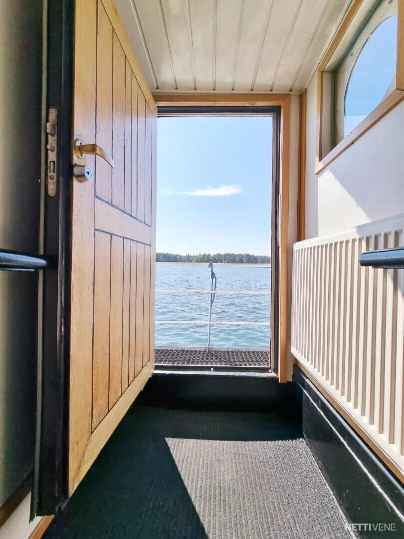 Spacious Dutch Houseboat Laivamajoitukset Helsinki