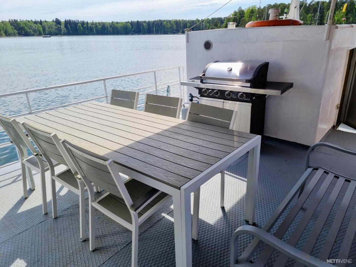 Laivamajoitukset Spacious Dutch Houseboat