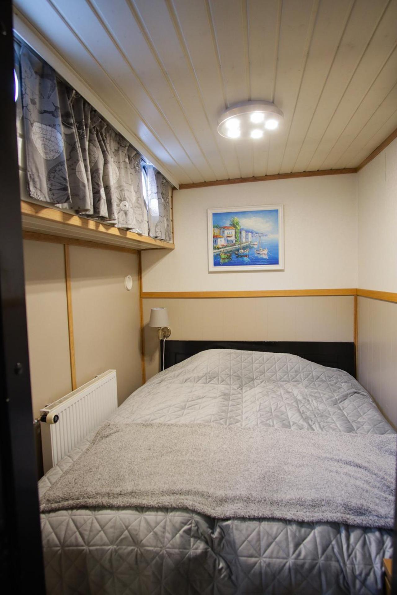 Spacious Dutch Houseboat * Helsinki