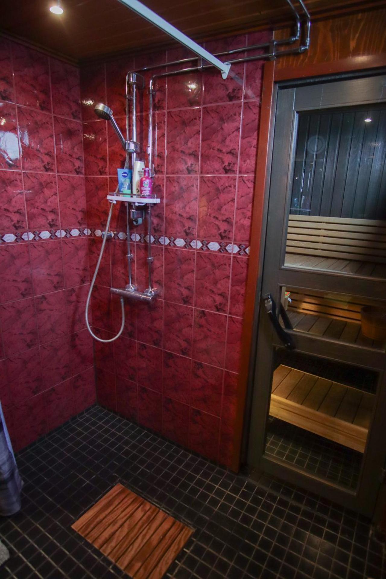 Laivamajoitukset Spacious Dutch Houseboat Helsinki