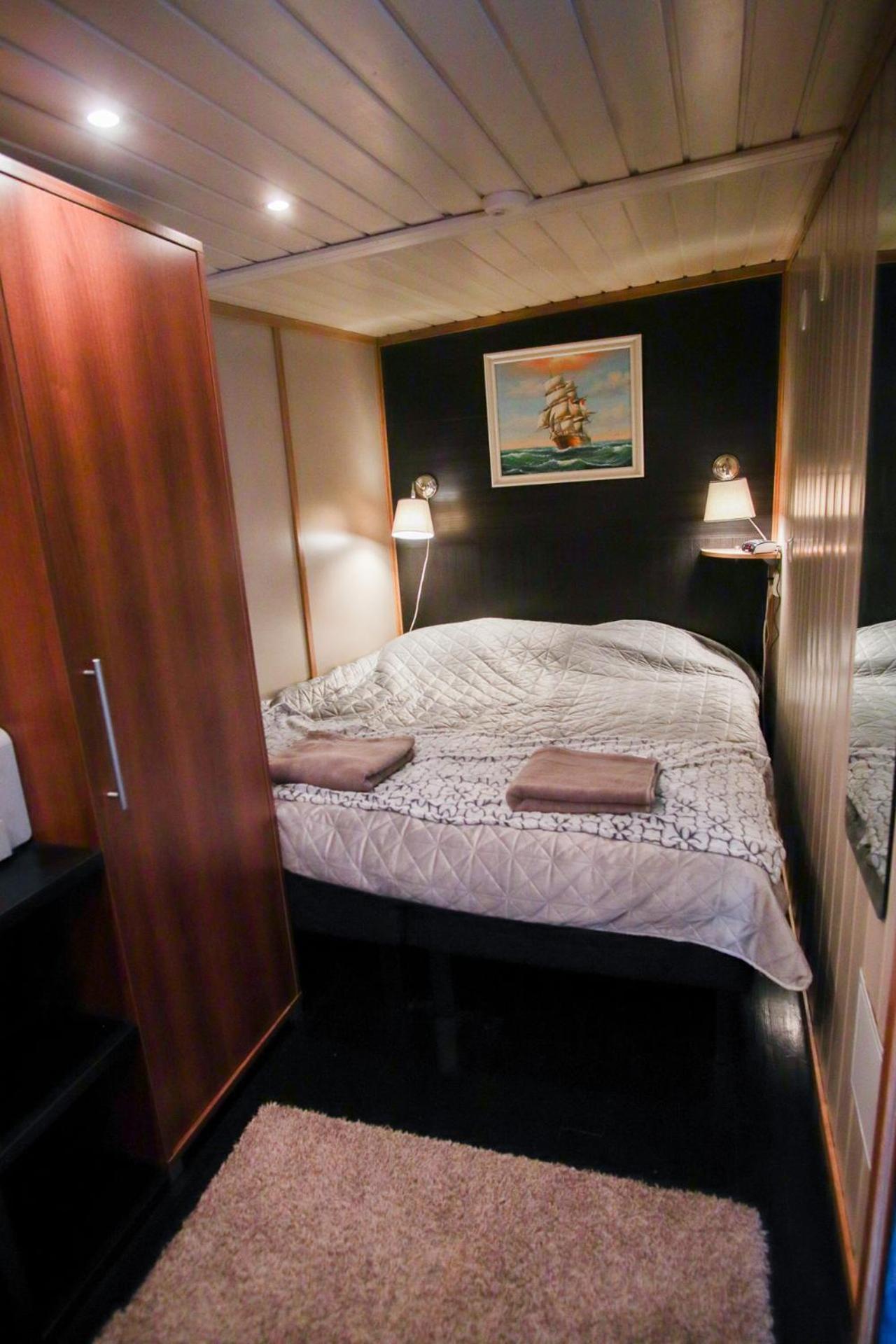 Spacious Dutch Houseboat Laivamajoitukset *
