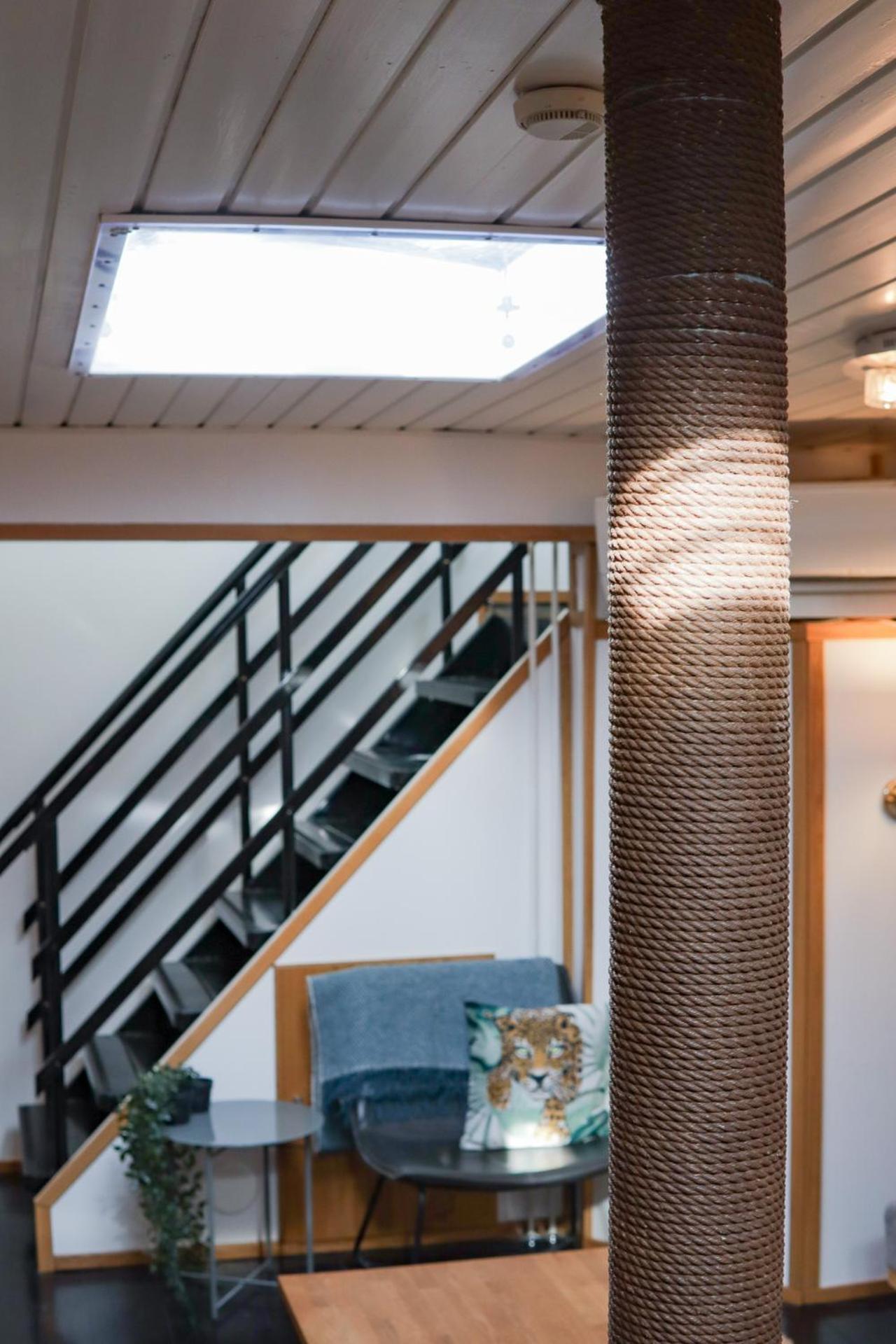 Spacious Dutch Houseboat Laivamajoitukset Helsinki