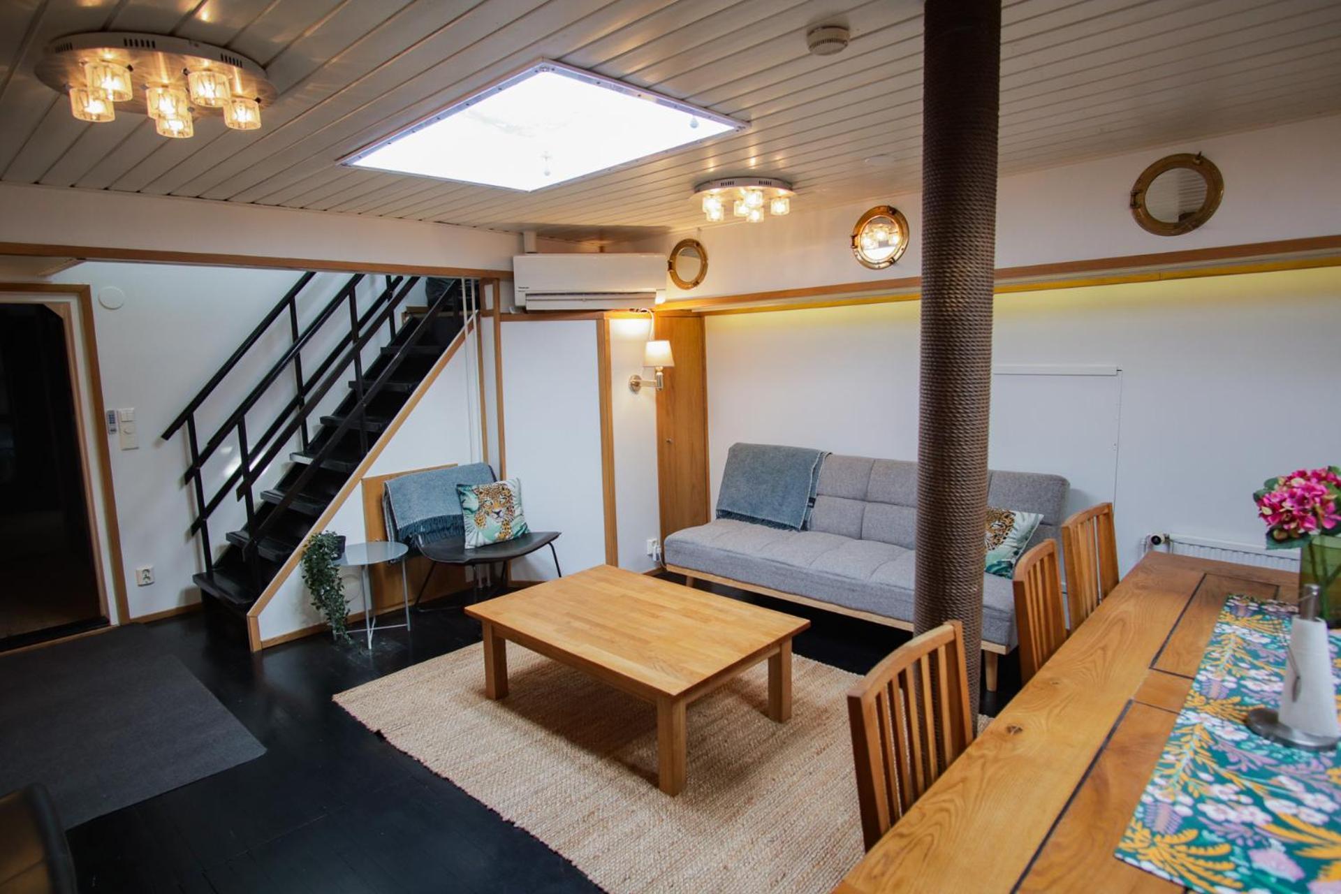 Laivamajoitukset Spacious Dutch Houseboat Helsinki