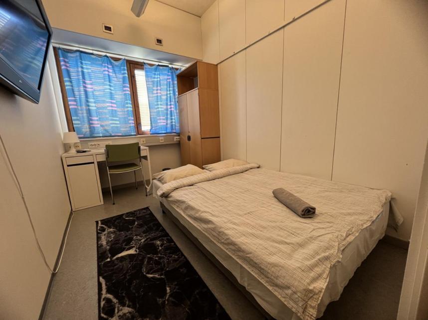 Office House Services 653 Hostelli