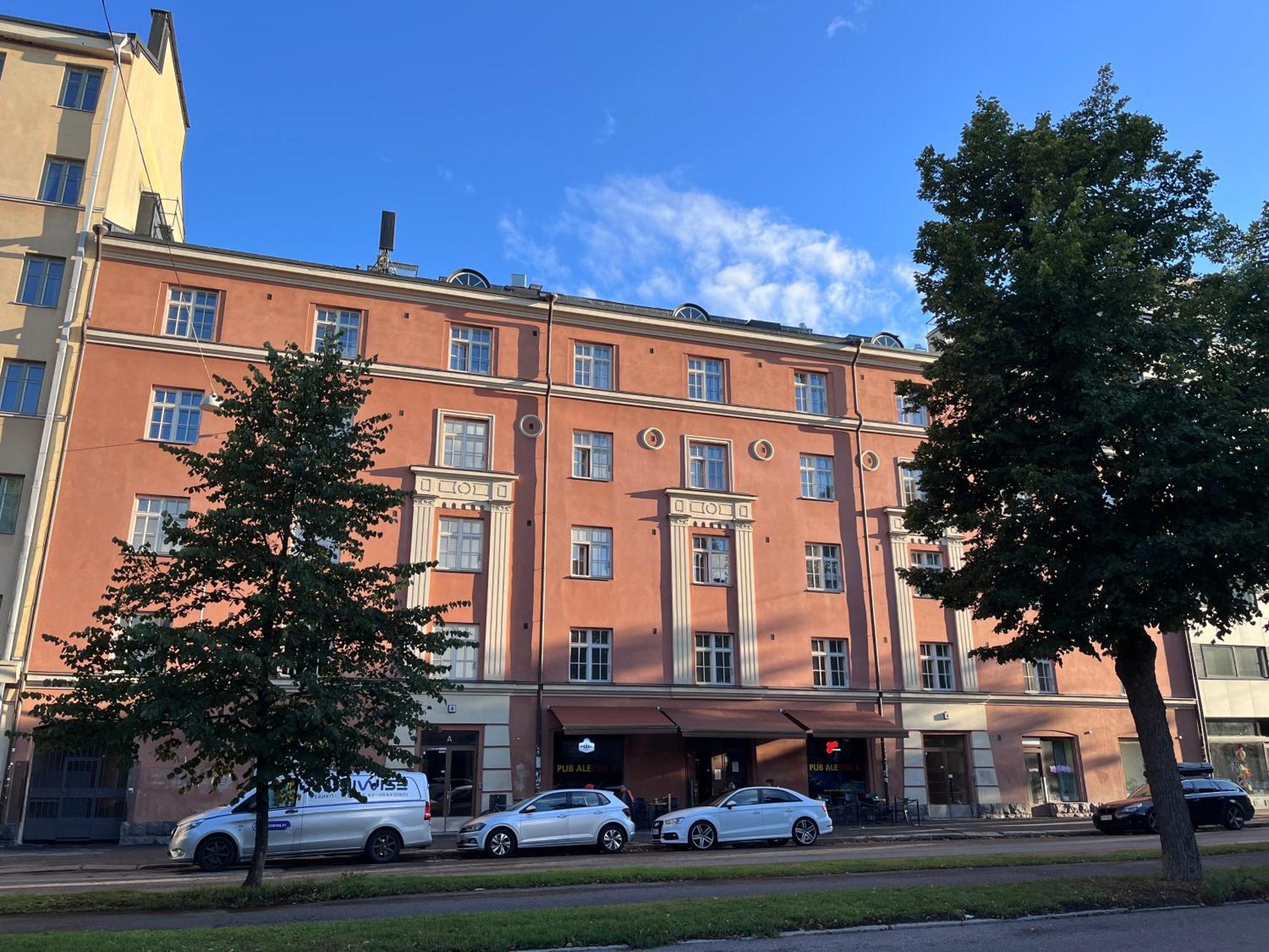 Huoneisto Topfloor With Courtyard Views