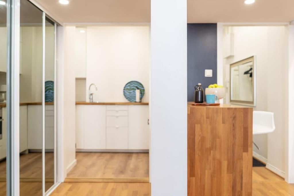 Huoneisto Centrally Located For Up To 4 *