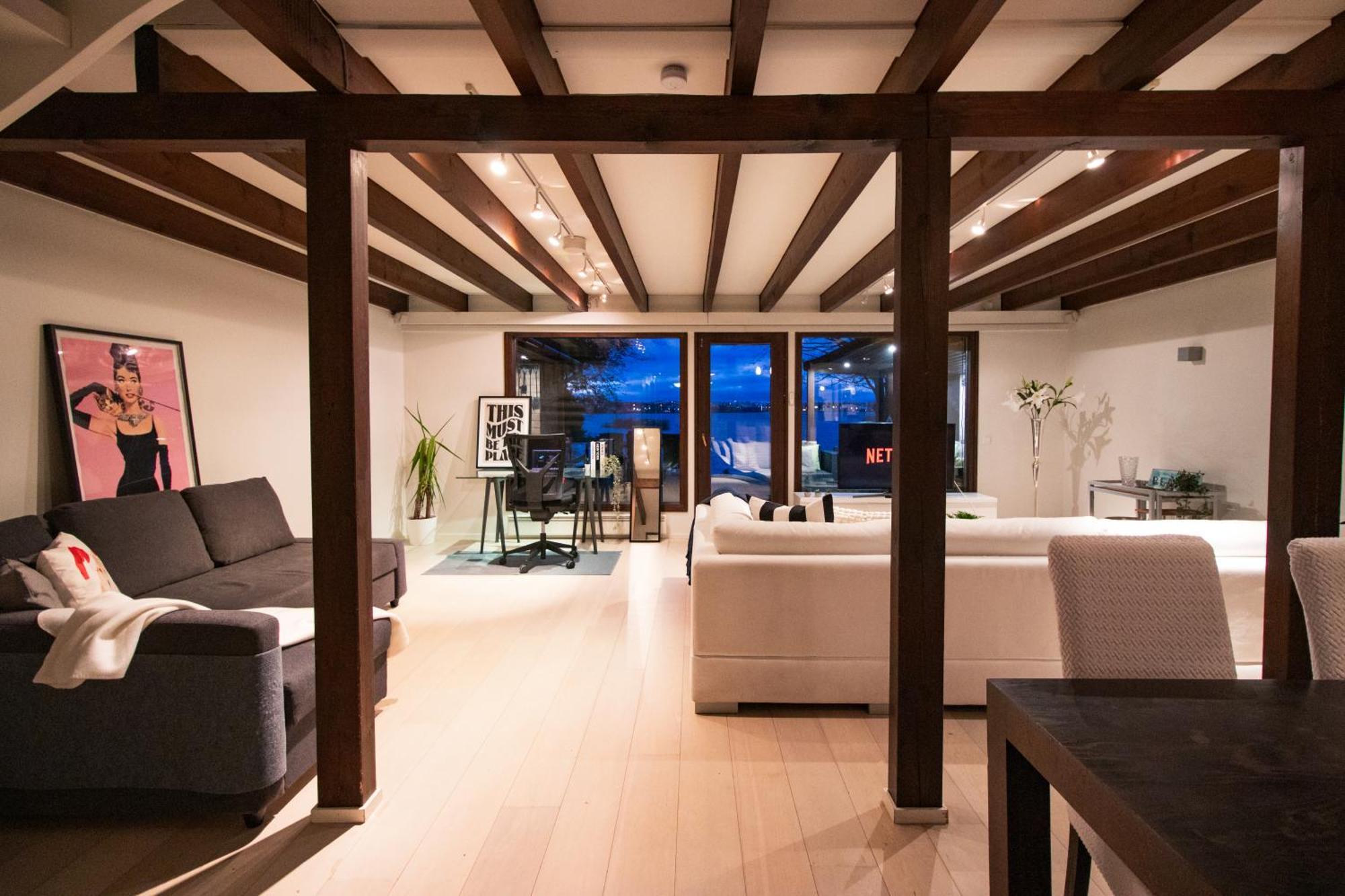 Waterfront Townhouse With Bathtub Sauna,free Parking Loma-asunnot