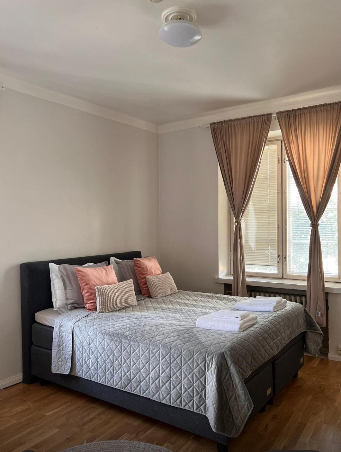 Your Chic Vibrant Airbnb Aamiaismajoitus *