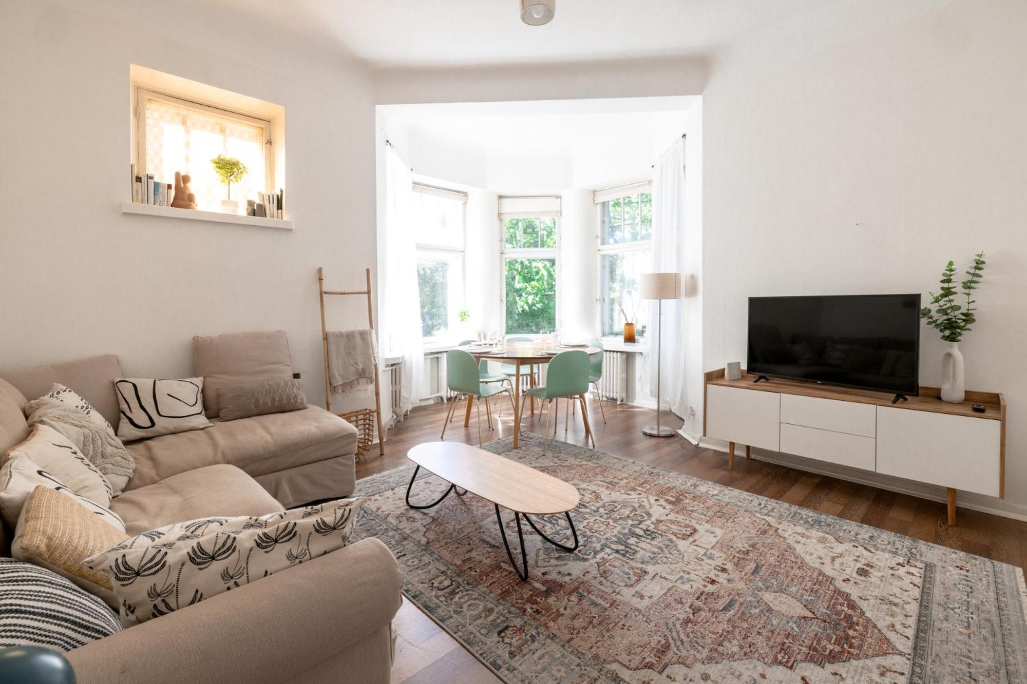 Huoneisto 2ndhomes 2br Center With Balcony & Park View