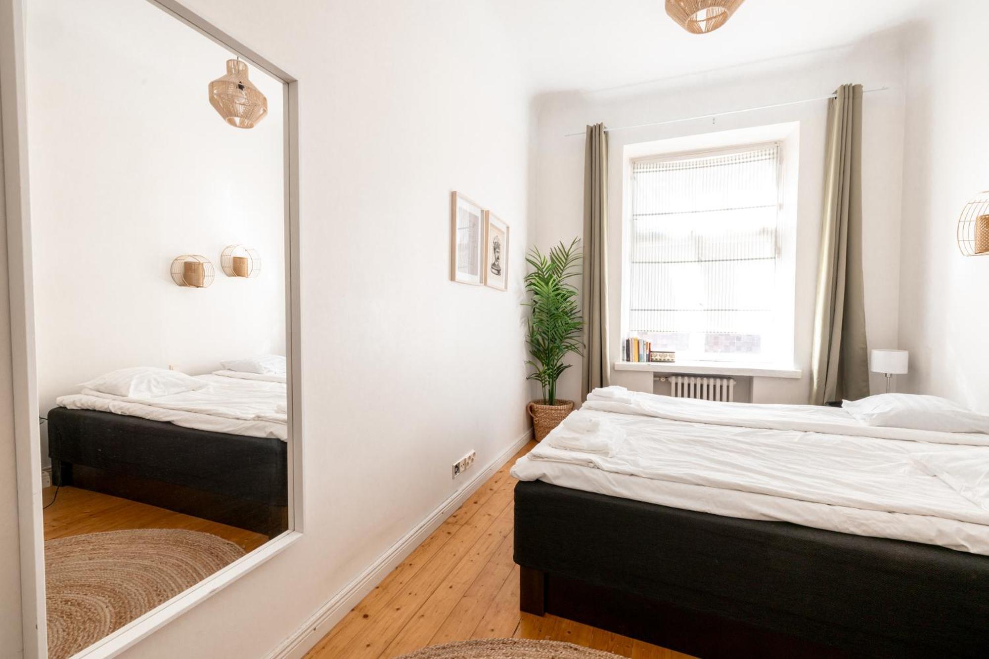 2ndhomes 2br Center With Balcony & Park View Huoneisto *