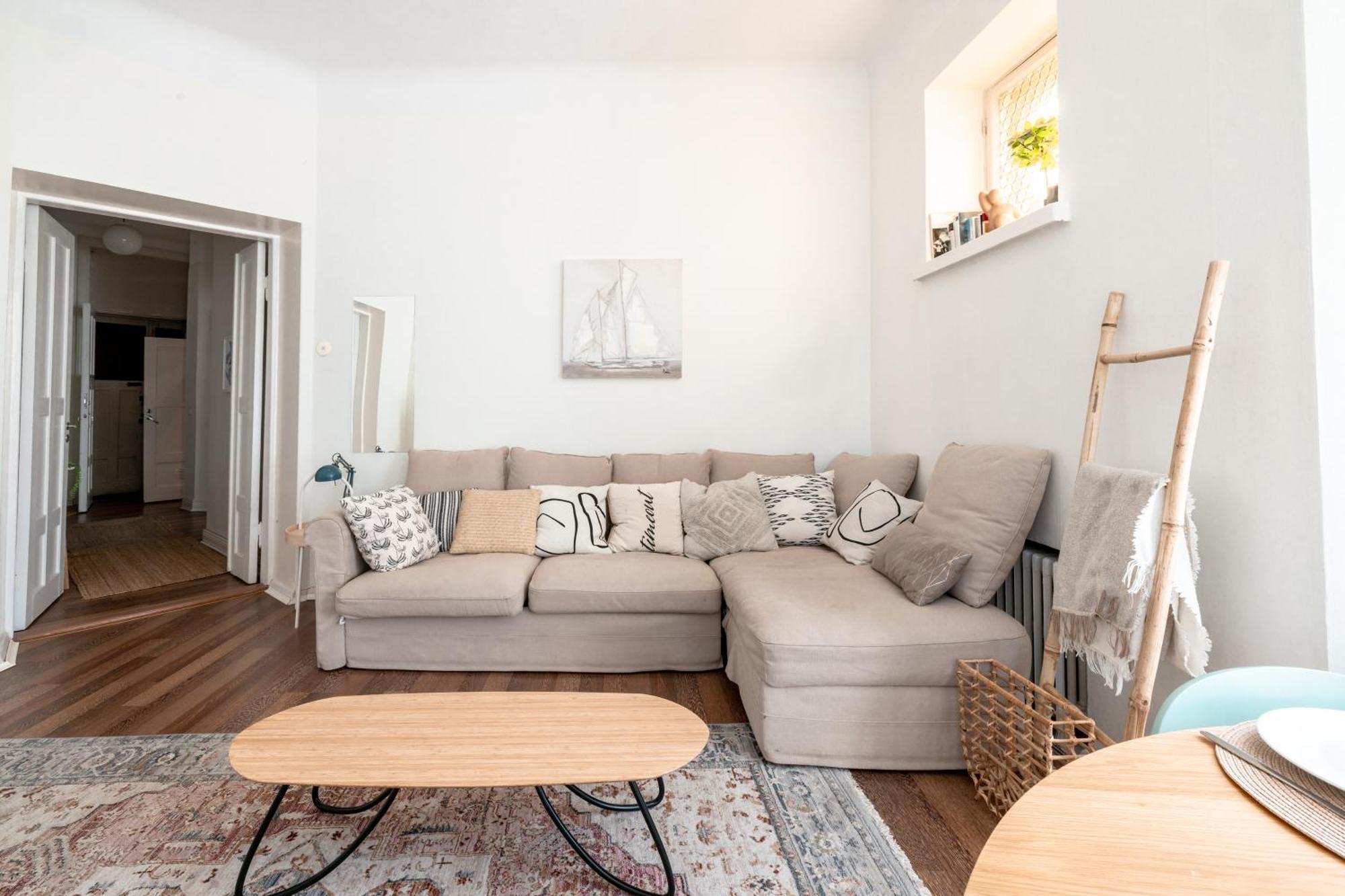2ndhomes 2br Center With Balcony & Park View Helsinki