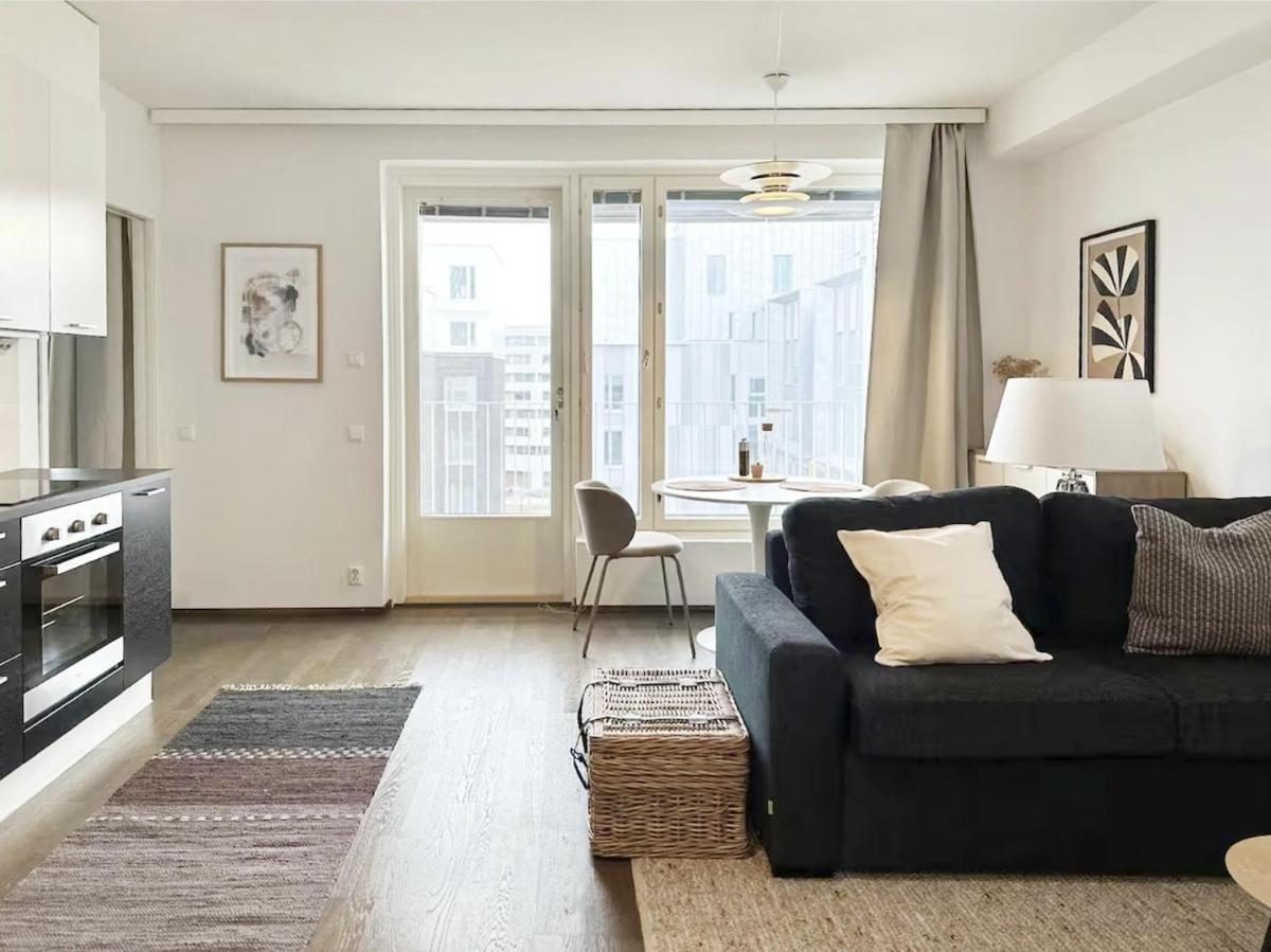 Huoneisto Penthouse With Private Sauna, Large Balcony, Ac