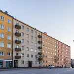Kaksio Kulttuuritalon Ja Linnanmaeen Vieressae