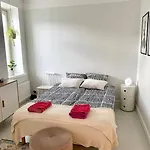 Valoisa Ja Taeysin Remontoitu Huoneisto