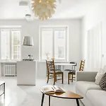 Airy And Bright One-Bedroom Apt