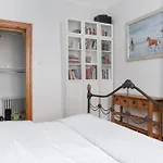 Charming Flat In Design District