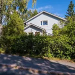 Guest Apartment With Authentic Finnish Wooden Sauna, 10 Min Drive From The Airport