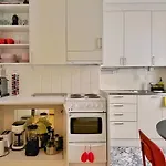 1Br Demure Design Urban Living Space