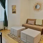 1Br Demure Design Urban Living Space