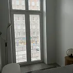 Charming & Cozy Apartment In Downtown