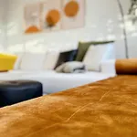 Central Skyroom - Sauna, Family-Friendly & City Skyline Views