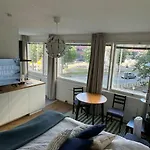 Tyylikaes Yksioe Kalliossa