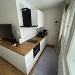 Tyylikaes Yksioe Kalliossa