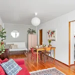 Design District W Free Parking Garage, Balcony, Netflix, 200M Tram&Bus