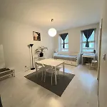 Moderni Siisti Studio Koti Jossa Modernit Kalusteet