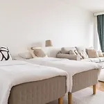 Bright Apt - Design District